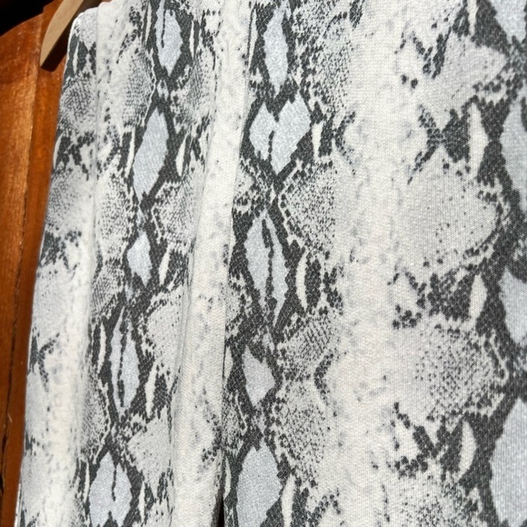 Super cute snakeskin flare pants - stretchy - comfy - NWOT - Picture 2 of 6